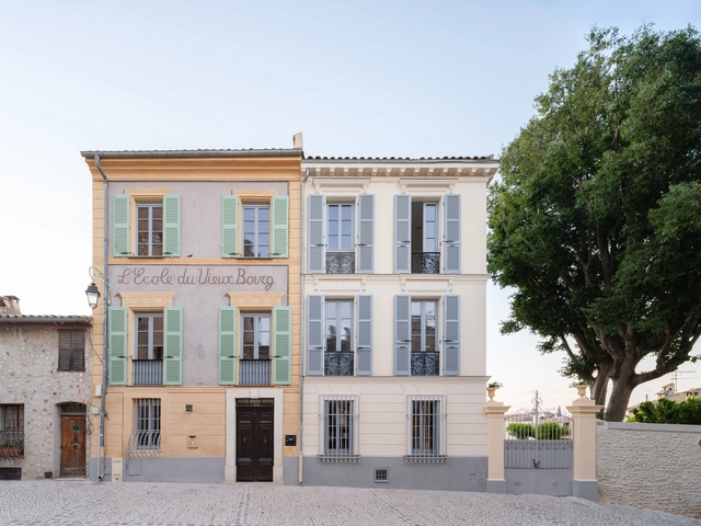 Escola du Vieux Bourg / Plò architectes - Fotografia de Exterior, Remodelação, Porta, Fachada, Escada