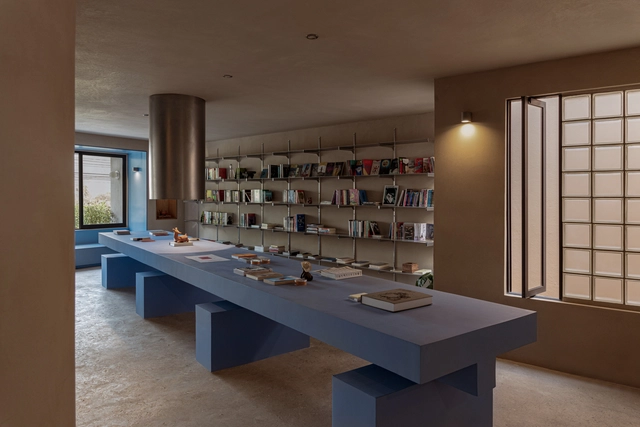 Punto y Coma Librería y Centro Cultural / Verduzco + Guerra - Fotografía interior, Tienda, Mesas, Sillas
