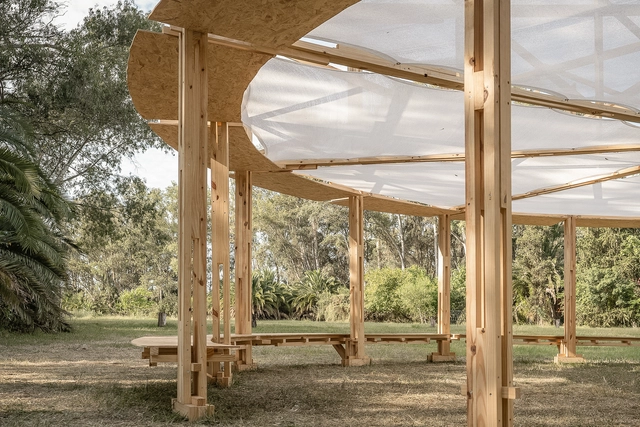 Cómo utilizar la madera en instalaciones exteriores: casos de estudio en entornos naturales de Latinoamérica - Imagen Principal