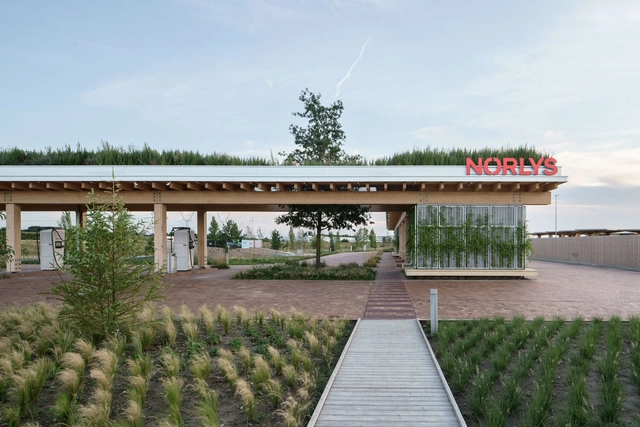 Norlys Charging Park Drejebænken / ADEPT - Exterior Photography, Charging Station, Garden, Facade