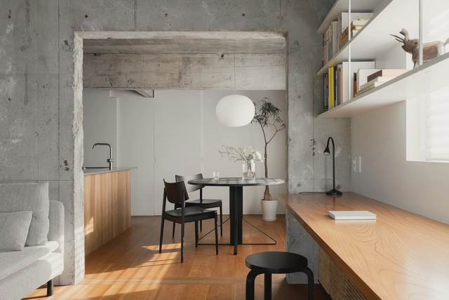 House in Hakusan /  KENTA HIRAYAMA ARCHITECT & ASSOCIATES - Interior Photography, Apartment Interiors, Kitchen, Door, Table, Chair