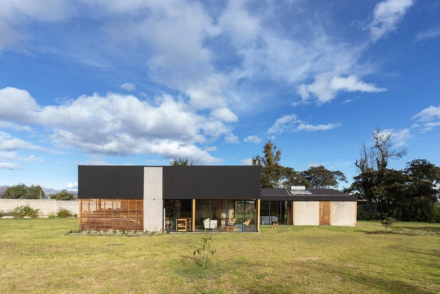Casa Tababela / Rama Estudio - Fotografía exterior, Sustentabilidad Y Diseño Ecológico, Fachada, Puerta
