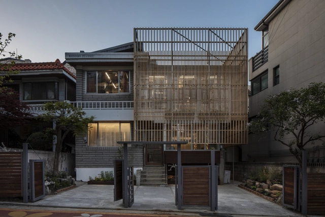  Kosomi Studio / STAY Architects - Fotografía exterior, Interiores Comerciales, Patio interior, Fachada, Puerta