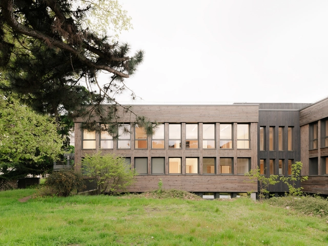 Edifício Louis Pasteur Transformado em Centro de Pesquisa / Atelier Téqui Architects - Arquitetura Educacional