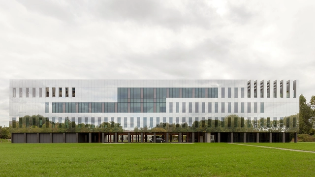 Centro Vaccinopolis / Proof of the sum - Fotografía exterior, Centro De Ciencias, Fachada