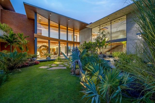 Forest of Joy House / Hiren Patel Architects - Houses