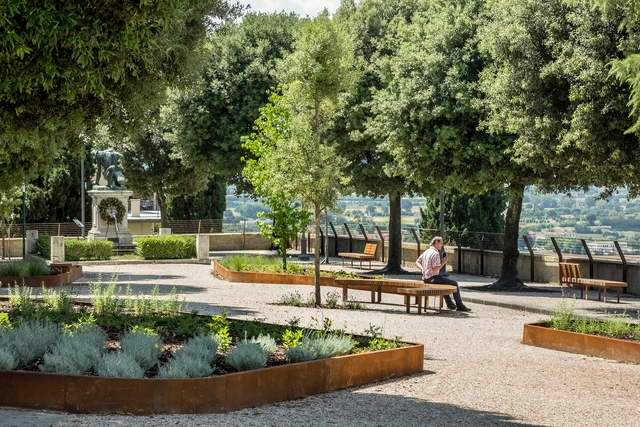 Plaza jardines de Matteotti / Pool landscape - Parque