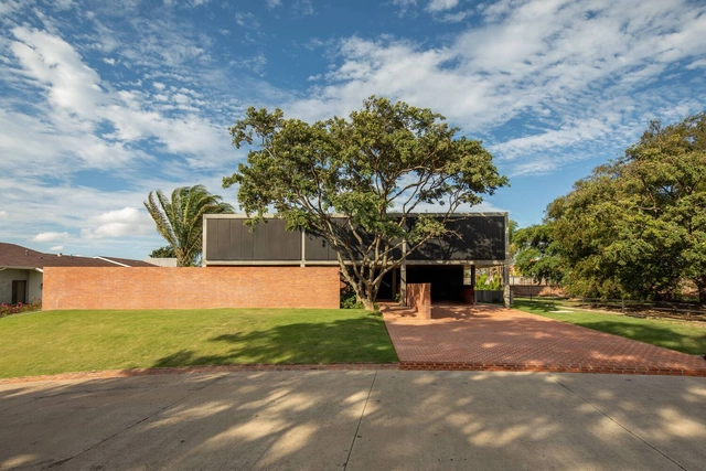 Casa RF / Sommet + Enciam - Casas