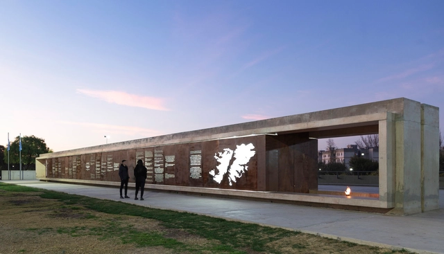 Memorial Malvinas Mendoza / Baigorri Ermoli Arquitectos + Ulises Gómez - Memorial