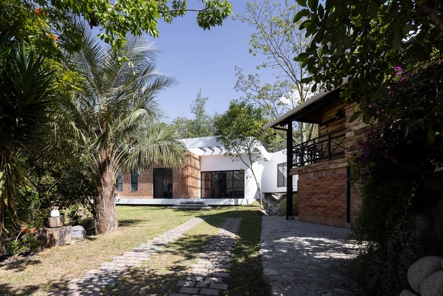 Casa S / Creative Union Network - Fotografía exterior, Casas, Jardín, Fachada, Puerta