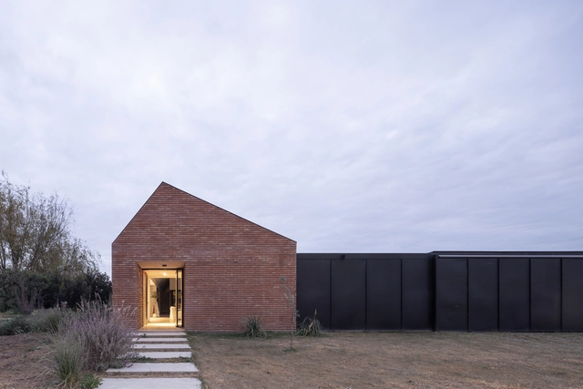 Long House / Balsa Crosetto Piazzi - Fotografía exterior, Casas, Puerta, Fachada