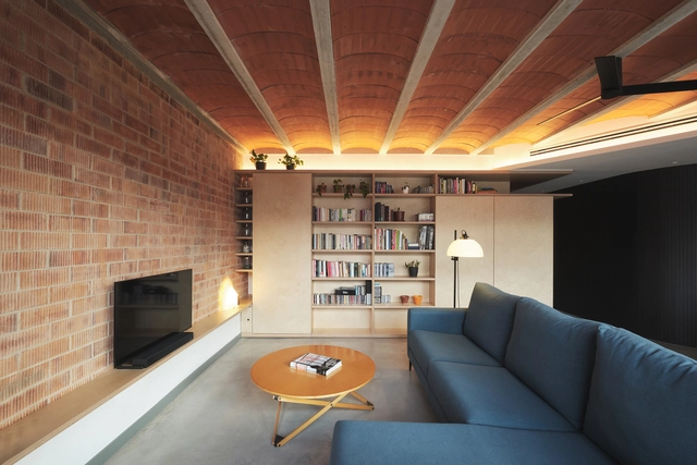 Edificio MP120 / MONFORT ARQUITECTES, S.L.P. - Fotografía interior, Renovación, Fijación Vigas, Mesas