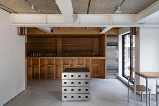 Bar Pivot / OFF studio - Fotografía interior, Interiores De Cafeterías, Mesas, Sillas
