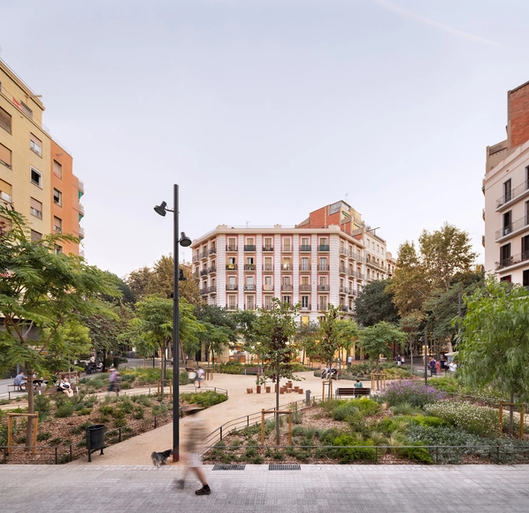 Hacia la renaturalización de los espacios urbanos: cómo los proyectos de 08014 arquitectura recuperan las calles de Barcelona - Imagen Principal