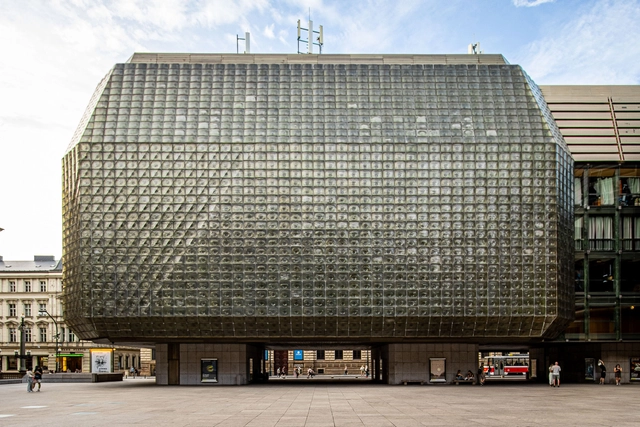 Nová Scéna: a história por trás do icônico anexo brutalista do Teatro Nacional de Praga - Imagem de Destaque