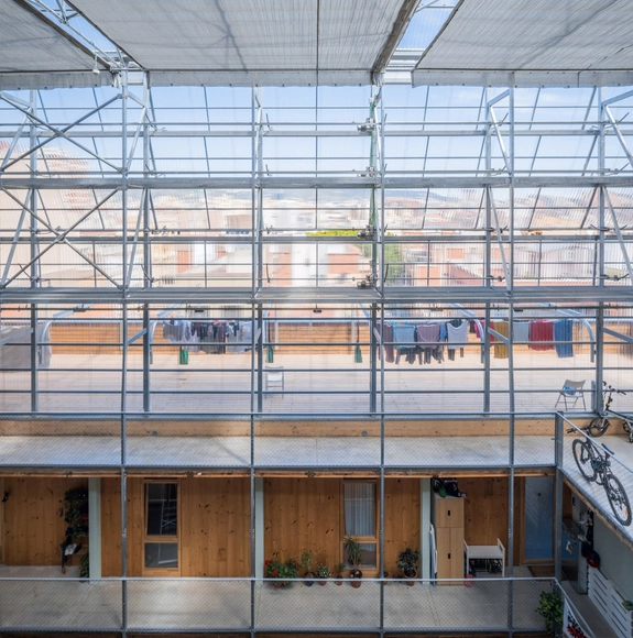 Vivienda colectiva en Barcelona: El modelo sostenible y cooperativo de Lacol - Imagen Principal