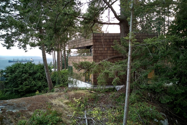 Casa con grandes tejas / D'Arcy Jones Architects - Casas