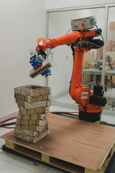Roboceramic: Humans vs. Machines or Humans with Machines? - Featured Image