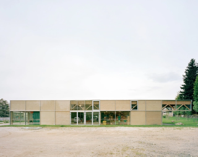 勒福莱尔多服务中心 / Betillon & Freyermuth Architects + crypto architectes - 社区中心