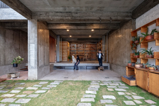 Foundations House / Holger Cuadrado - Interior Photography, Houses, Beam, Door