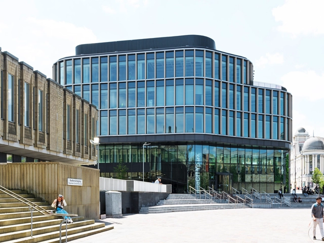 Line Up for Concrete Curves: Curvilinear Facades Doing the Trick - Featured Image