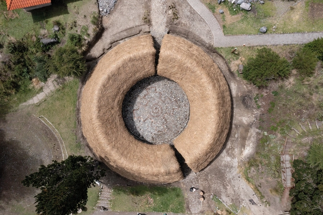 Artesanía hecha arquitectura: el proyecto Chaki Wasi de La Cabina de la Curiosidad   - Imagen Principal