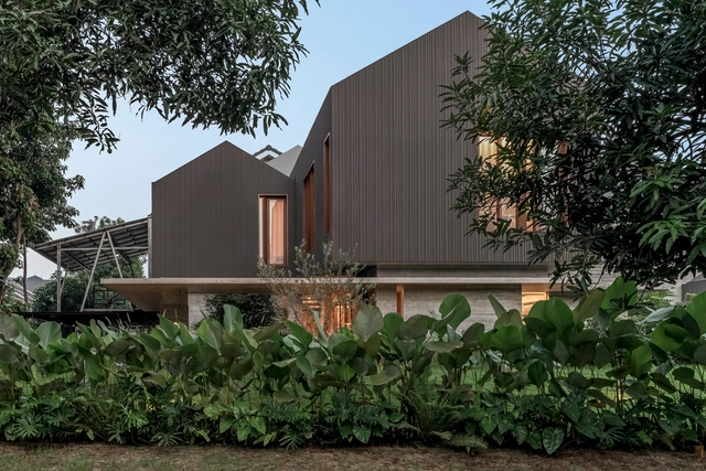 Nickhel Home / Helen Agustine Studio - Exterior Photography, Houses, Garden, Facade