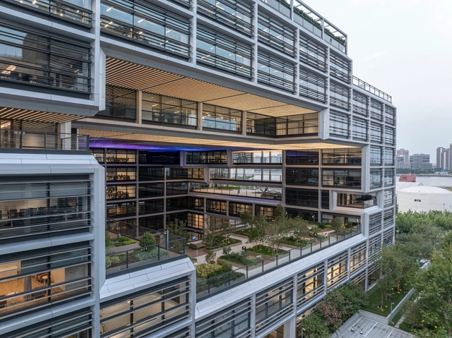 Exploring the Impact of Genetic Algorithm: An Interview with Luke Fox from Foster + Partners on Alibaba's Shanghai Office Building - Arch Daily Interviews