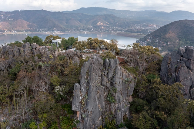 拉斯罗卡斯山顶住宅 / IUA Ignacio Urquiza Arquitectos + apda Ana Paula de Alba - 独立住宅
