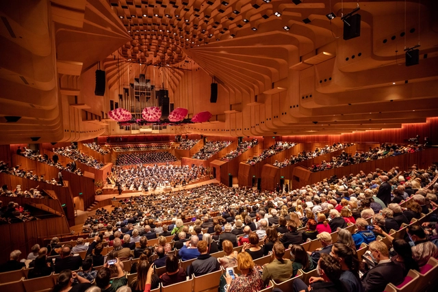 Refurbishing Theater Spaces: Adapting Cultural Landmarks for Modern Audiences - Featured Image