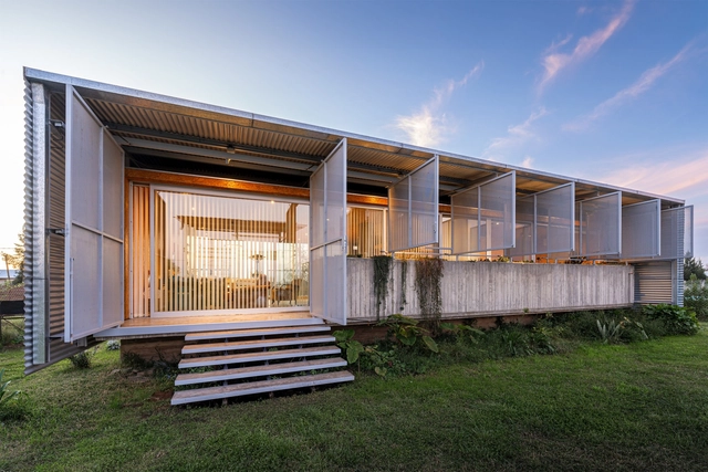 Casa en Las Golondrinas / Arquitecto Sebastián Miranda + Arquitecto Julián Ierace - Sustentabilidad Y Diseño Ecológico