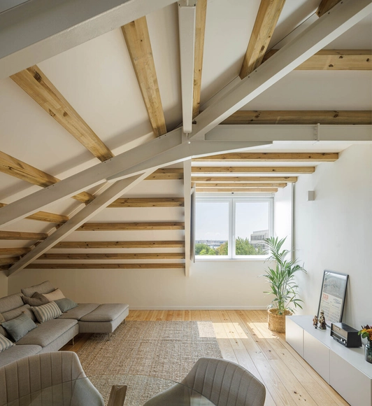 8 de Maio Square Mansards / Tisem - Interior Photography, Historic Preservation, Beam