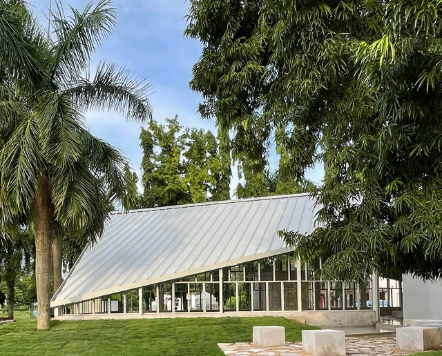 Centro de Actividades Estudiantiles A.C. Pandya / Abin Design Studio - Fotografía exterior, Arquitectura Comercial, Jardín, Fachada