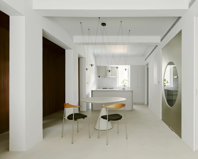 Apartamento Chang / 2BOOKS design - Fotografía interior, Interiores De Apartamentos, Cocina, Puerta, Mesas, Sillas