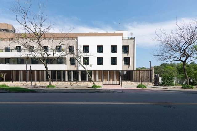 Cora Residencial Senior/ ILPI Península / RAF Arquitetura - Fotografia de Exterior, Centro Geriátrico, Fachada, Porta