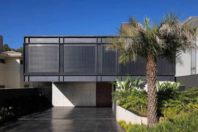 Península House / Arquitetos Associados + BIRI - Houses