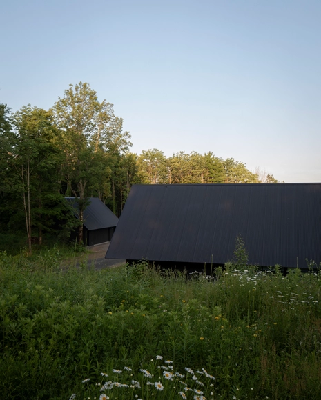 Casa em um Prado / Group Projects Architecture - Fotografia de Exterior, Casas