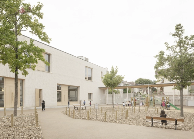 Escola e Conservatório de Música Lully Vauban / Atelier Serge Joly Architectes - Escolas
