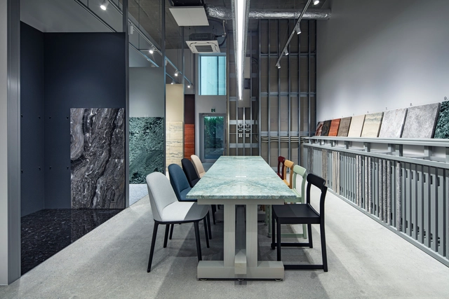 ISHIMIRAI Lab. Showroom / POINT + Spicy Architects - Interior Photography, Showroom, Facade, Table, Chair