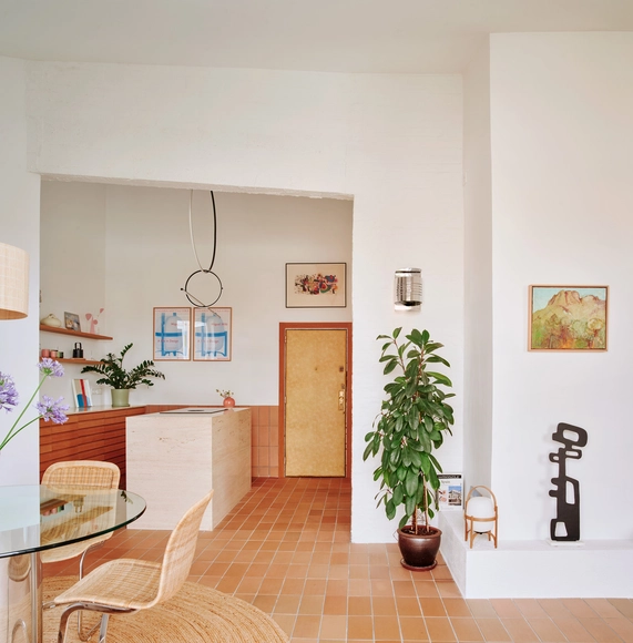 Can Girona / Héctor Navarro + Studio SVA - Fotografía interior, Casas, Sillas, Mesas