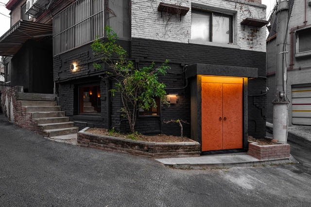 horongbul Liquor Bar / DEEF - Exterior Photography, Bar, Door, Facade