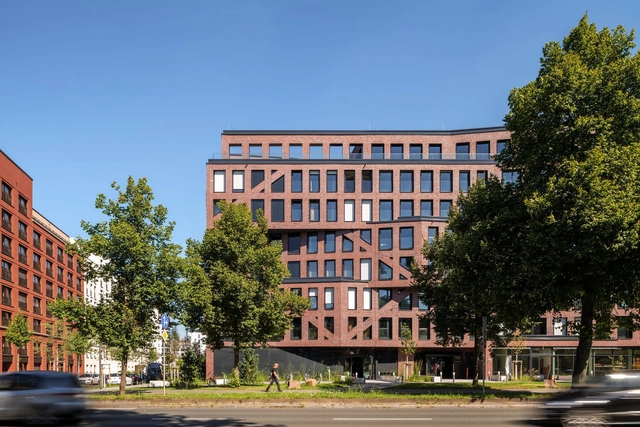 Hotel e Co-Living para Jovens iLive Frankfurt / HWKN Architecture - Fotografia de Exterior, Habitação Estudantil, Fachada