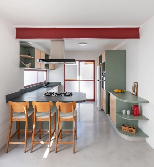 Casa Caiaponia / Renata Lovro Arquitetura - Fotografia de Interiores, Interiores Residenciais, Cozinha, Bancada, Mesa, Cadeira
