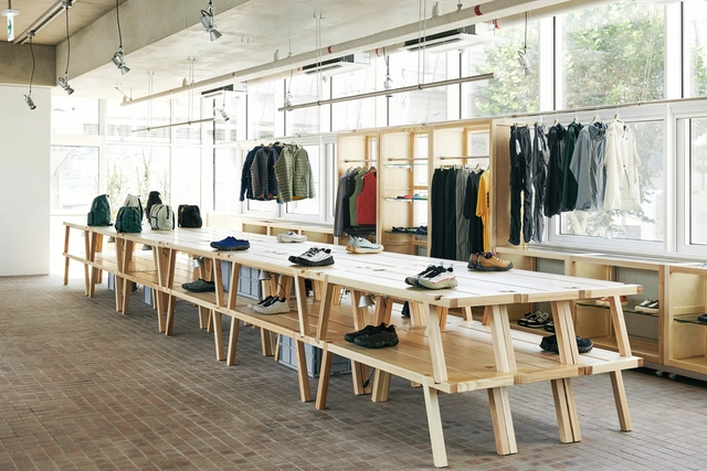 Khakis Seongsu Flagship Store / COM - Retail Interiors