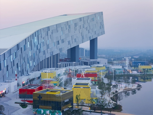 Wuhan Ski Resort / CLOU Architects - Exterior Photography, Shopping Centers, Facade