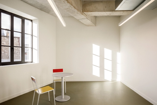 Escola de Pós-Graduação L'ARO / SAME architectes - Fotografia de Interiores, Escolas, Cadeira