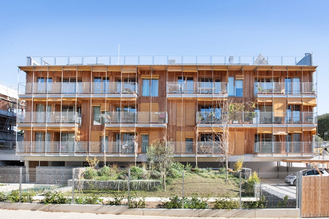 12 apartamentos en Dosrius / Bunyesc Arquitectura Eficient SLP - Fotografía exterior, Apartamentos, Balcón