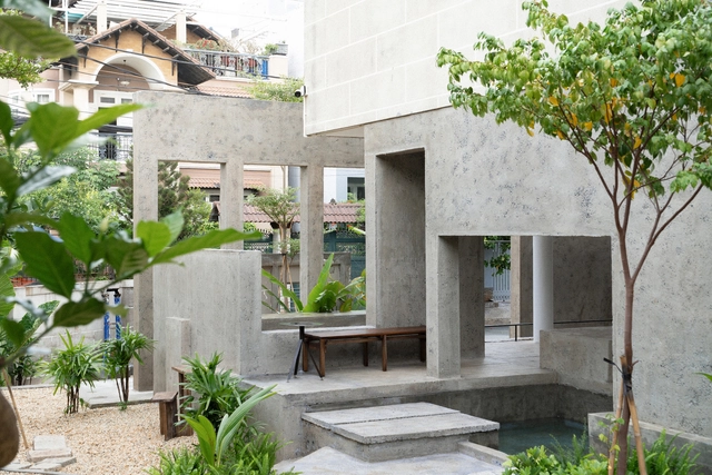 A Collage of Outcasts Coffee Shop and Office / 324PRAXIS - Exterior Photography, Coffee Shop, Courtyard