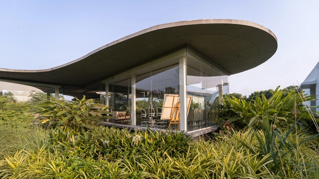 Escritório Amoeba / Hiren Patel Architects - Edifícios Institucionais