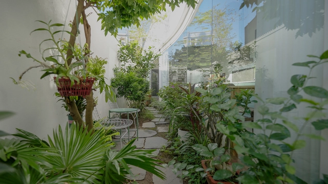 Uma Casa na COVID / DAT&A - Fotografia de Exterior, Casas, Jardim